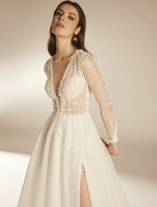 https://elisebride.ro/images/stories/virtuemart/product/RAINA 1.jpg